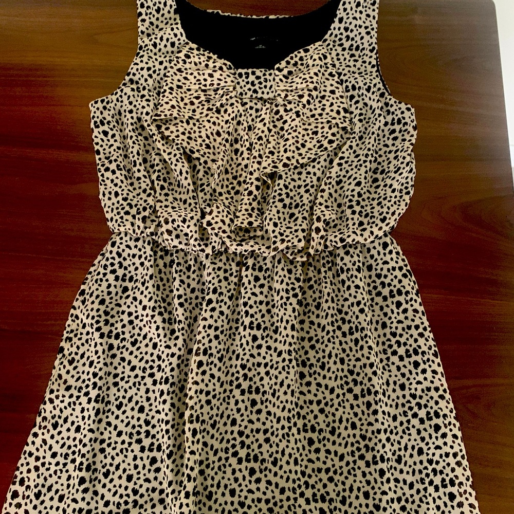 AB STUDIOS Leopard Print Sleeveless Dress SIZE M
beautifully feminine